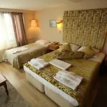 Tashkonak Hotel