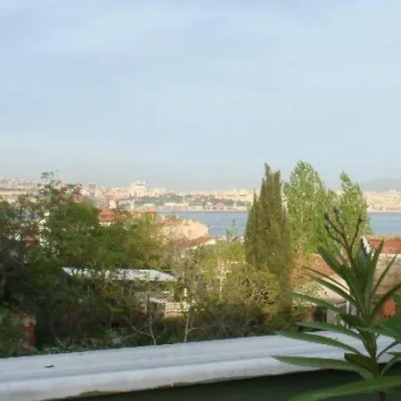 מלון Tashkonak 3*